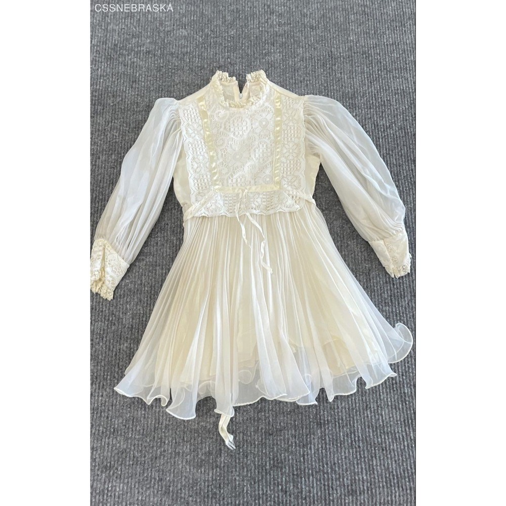 Vintage 1970/80s ivory or cream-colored child's dress - Size 5/6